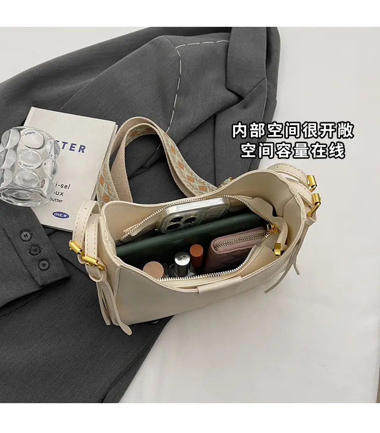 Korean Style Black Bucket Bag with Wide Strap — feature 8