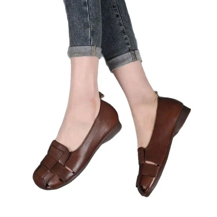 Women's Soft Bottom Hole Leather Shoes Women's 2025 Summer New Comfortable Breathable Retro Single-layer Shoes Middle-aged and Elderly Mother Sandals - Image 6