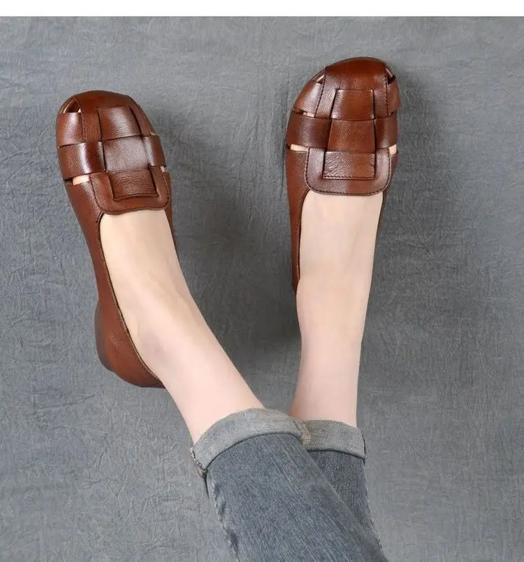 Women's Soft Bottom Hole Leather Shoes Women's 2025 Summer New Comfortable Breathable Retro Single-layer Shoes Middle-aged and Elderly Mother Sandals — feature 10