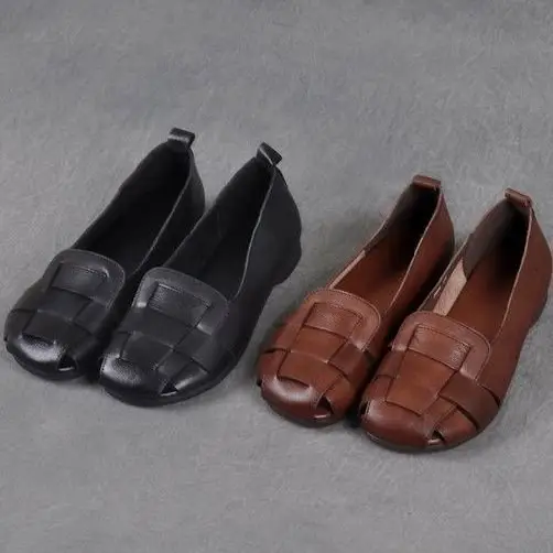 Women's Soft Bottom Hole Leather Shoes Women's 2025 Summer New Comfortable Breathable Retro Single-layer Shoes Middle-aged and Elderly Mother Sandals — feature 8