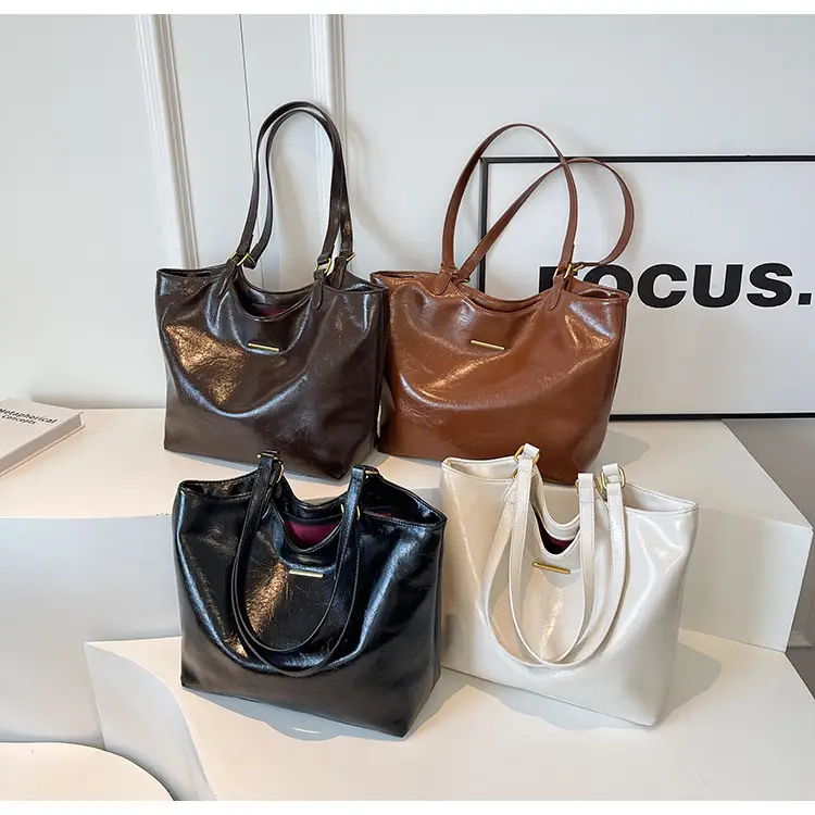 Black Leather Shoulder Bag for Women 2025 — feature 15