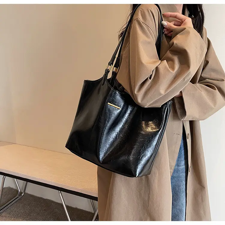 Black Leather Shoulder Bag for Women 2025 — feature 22