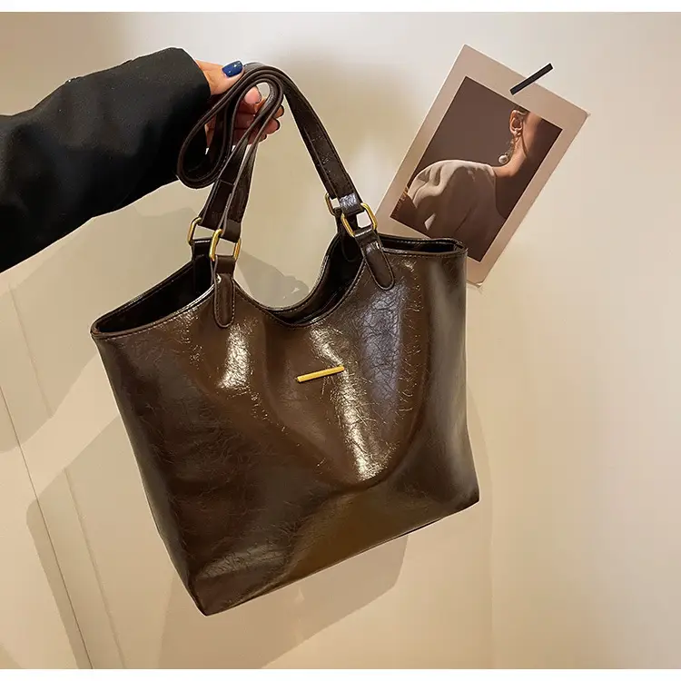 Black Leather Shoulder Bag for Women 2025 — feature 24