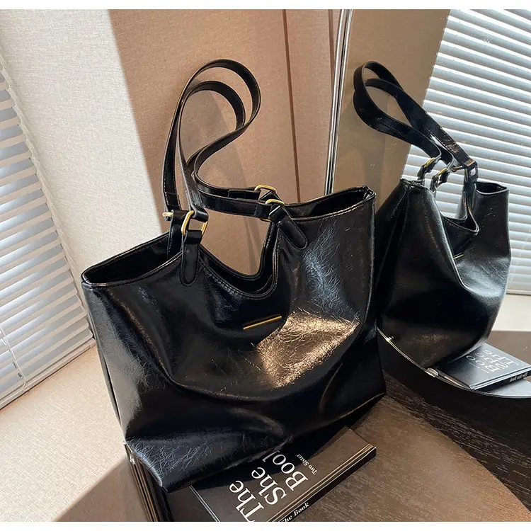 Black Leather Shoulder Bag for Women 2025 — feature 26