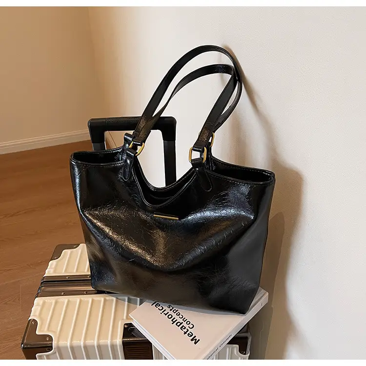 Black Leather Shoulder Bag for Women 2025 — feature 27
