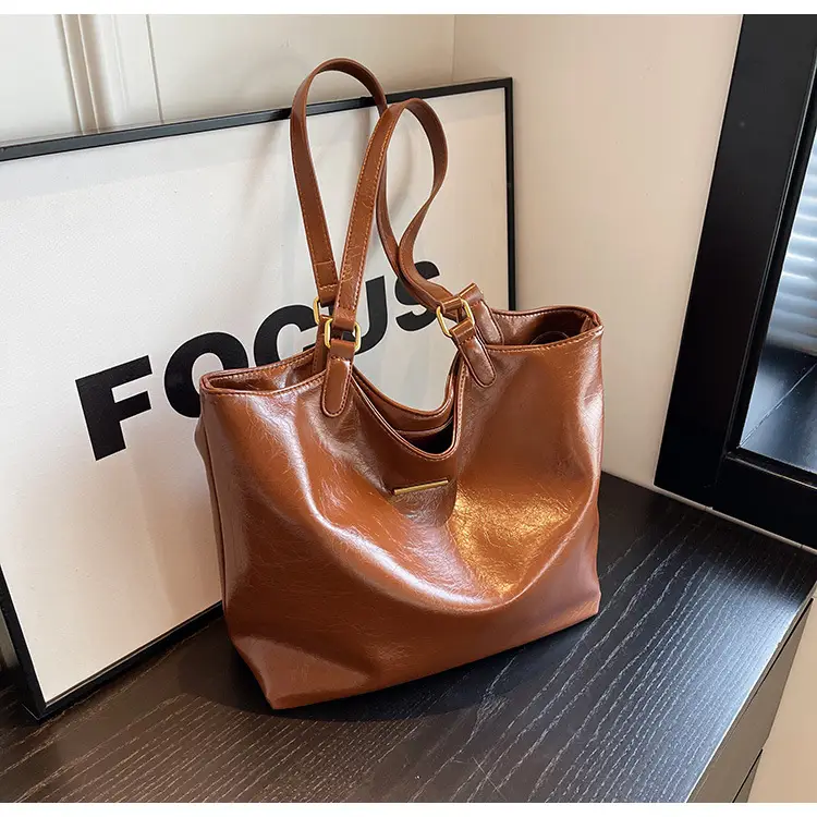Black Leather Shoulder Bag for Women 2025 — feature 28