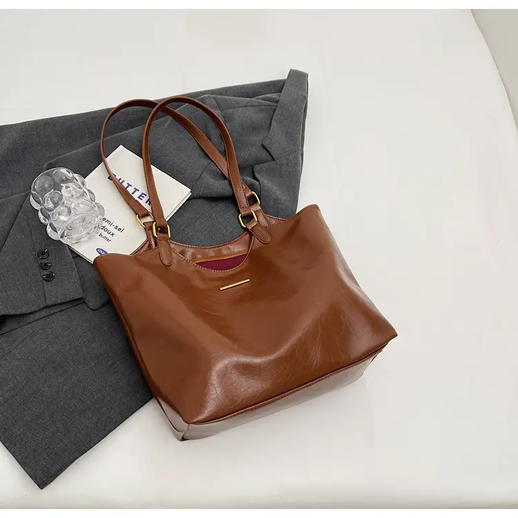 Black Leather Shoulder Bag for Women 2025 — feature 29
