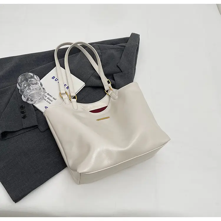 Black Leather Shoulder Bag for Women 2025 — feature 31