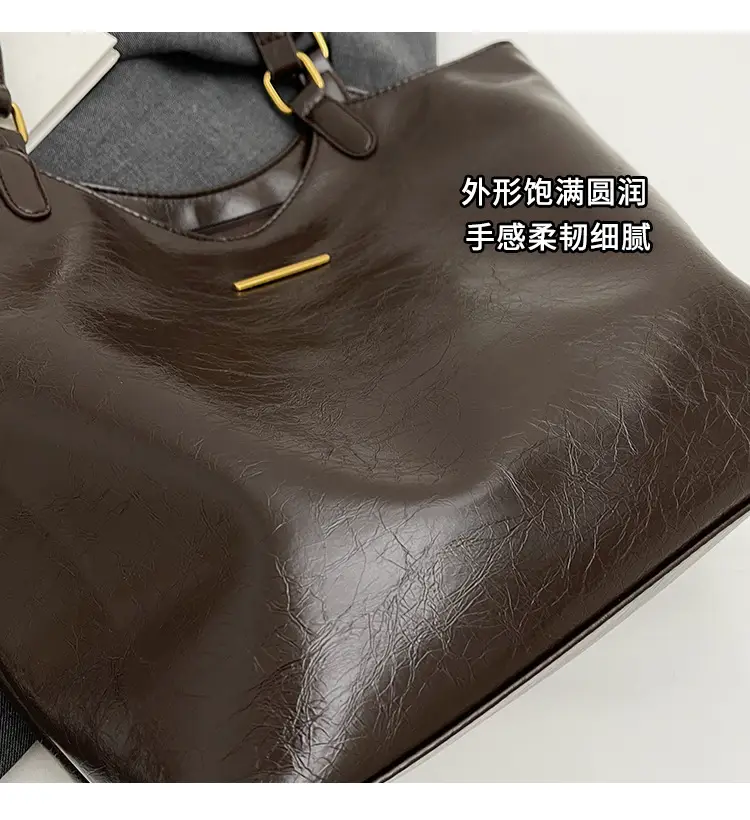 Black Leather Shoulder Bag for Women 2025 — feature 5
