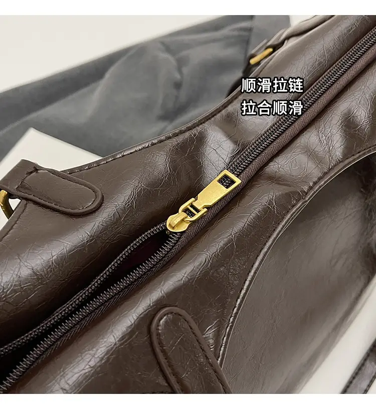 Black Leather Shoulder Bag for Women 2025 — feature 6