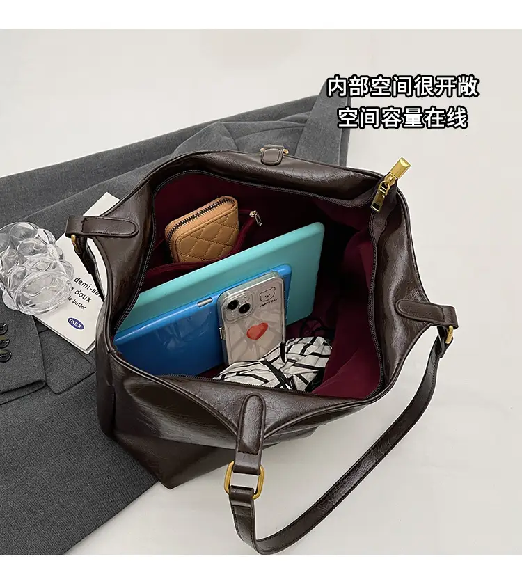Black Leather Shoulder Bag for Women 2025 — feature 8
