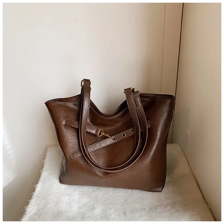 Black Leather Shoulder Bag for Women 2025 — feature 19