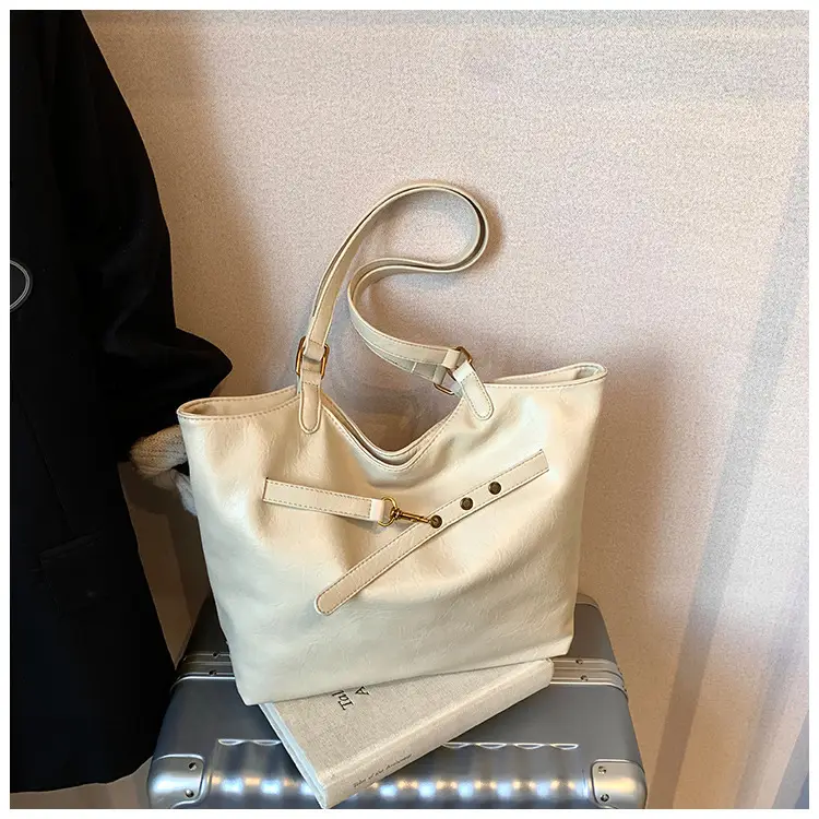 Black Leather Shoulder Bag for Women 2025 — feature 23