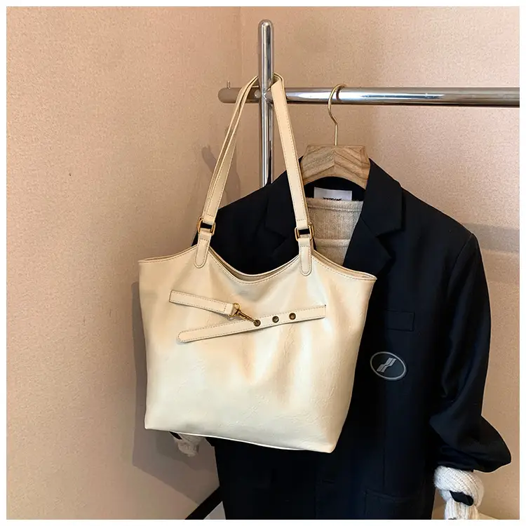Black Leather Shoulder Bag for Women 2025 — feature 24