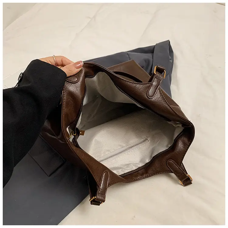 Black Leather Shoulder Bag for Women 2025 — feature 5