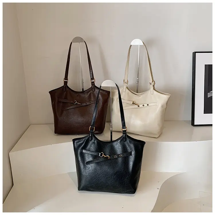 Black Leather Shoulder Bag for Women 2025 — feature 8
