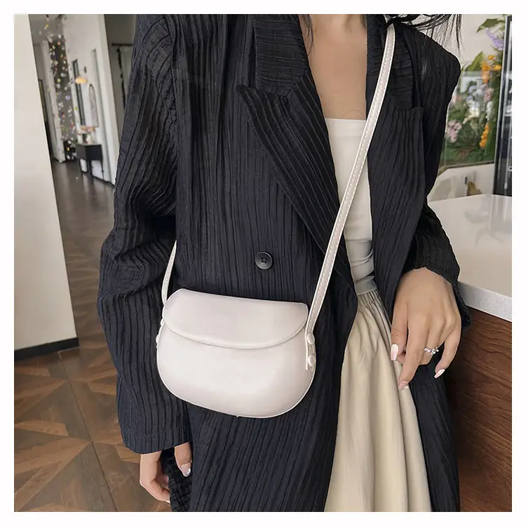Women's Red Saddle Crossbody Bag 2026 New — feature 14