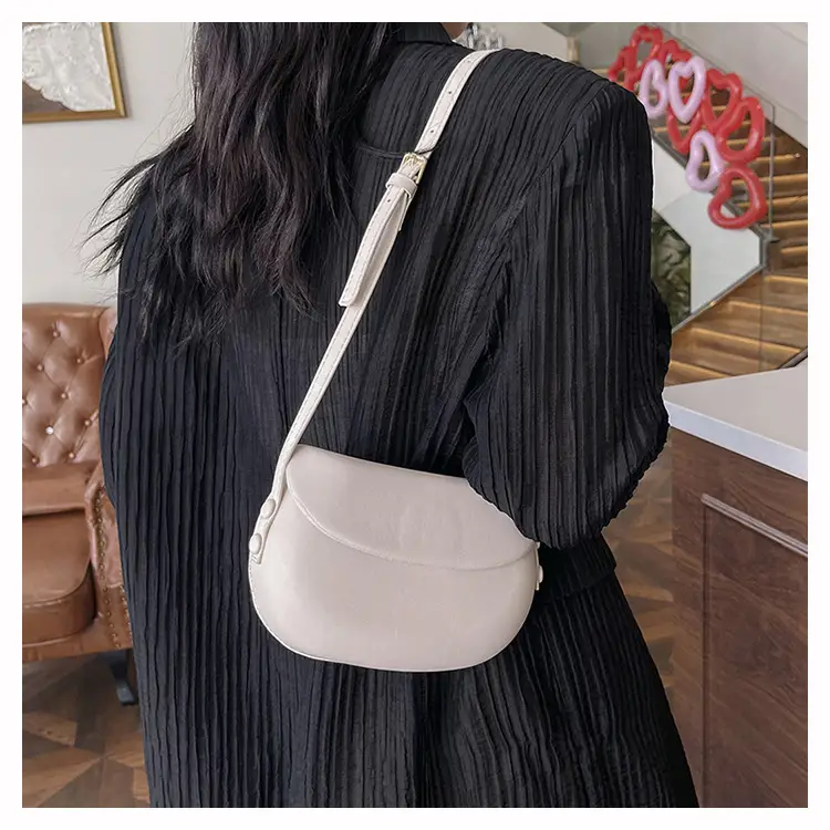 Women's Red Saddle Crossbody Bag 2026 New — feature 19