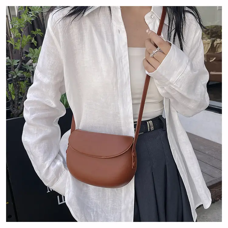 Women's Red Saddle Crossbody Bag 2026 New — feature 21