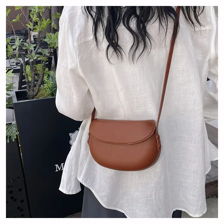 Women's Red Saddle Crossbody Bag 2026 New — feature 24