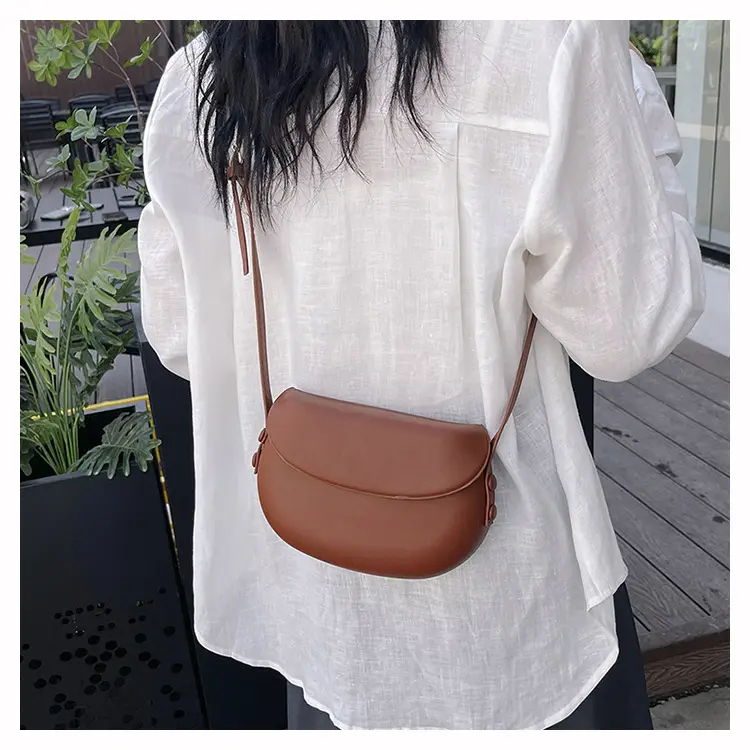 Women's Red Saddle Crossbody Bag 2026 New — feature 26