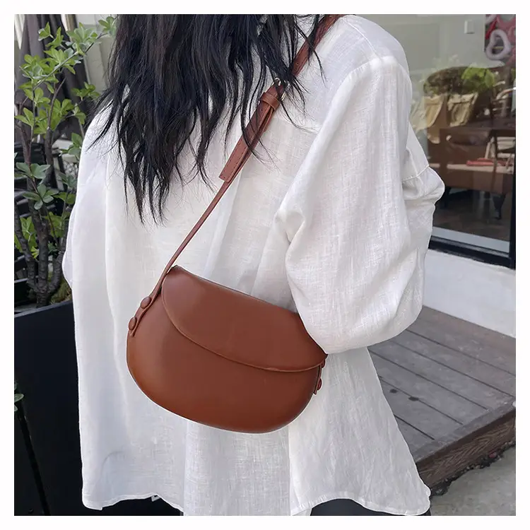 Women's Red Saddle Crossbody Bag 2026 New — feature 28