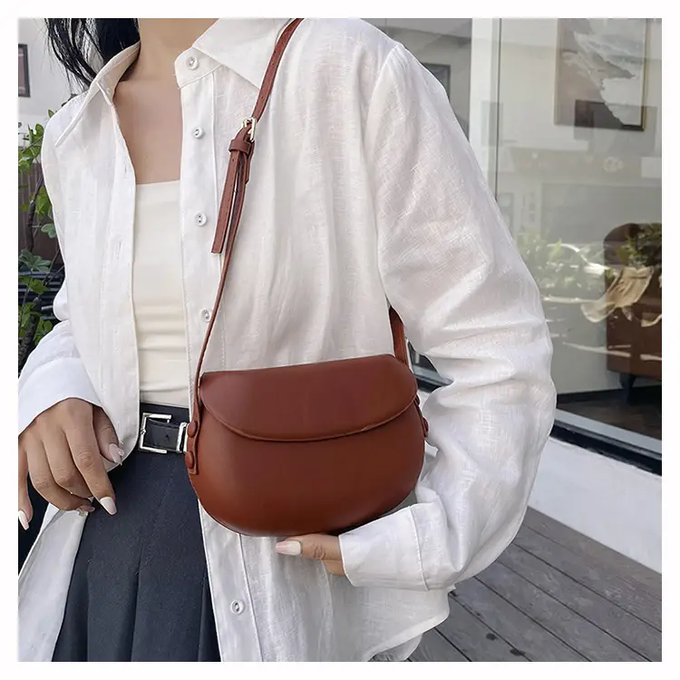 Women's Red Saddle Crossbody Bag 2026 New — feature 29