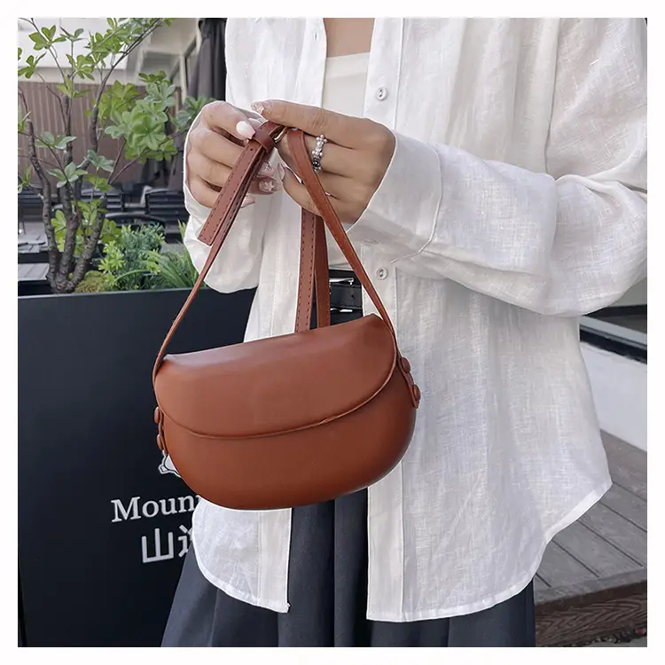 Women's Red Saddle Crossbody Bag 2026 New — feature 30
