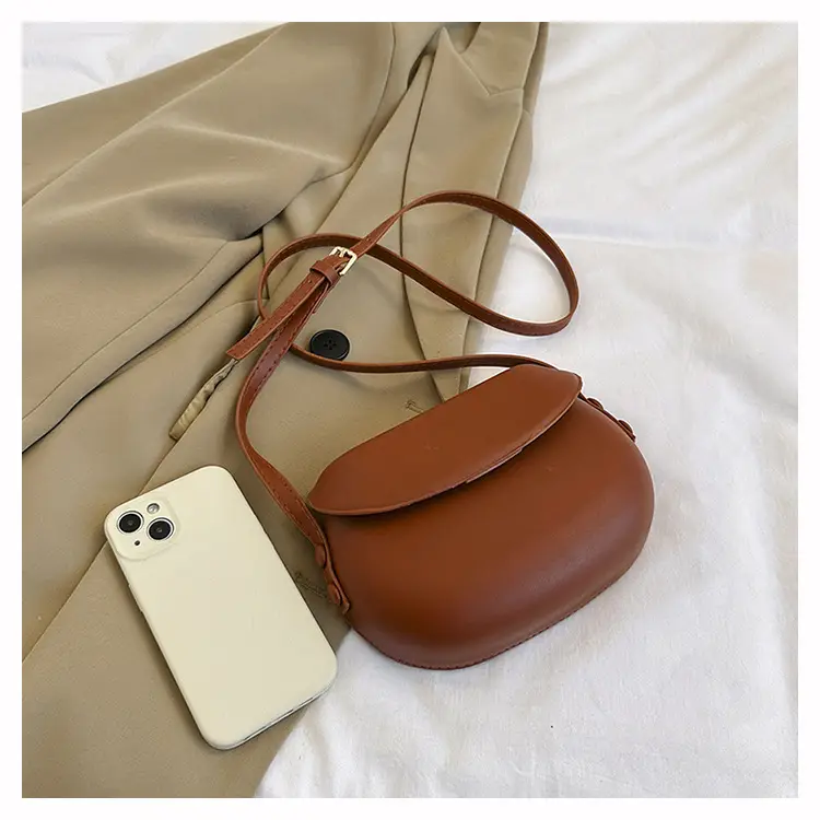 Women's Red Saddle Crossbody Bag 2026 New — feature 39