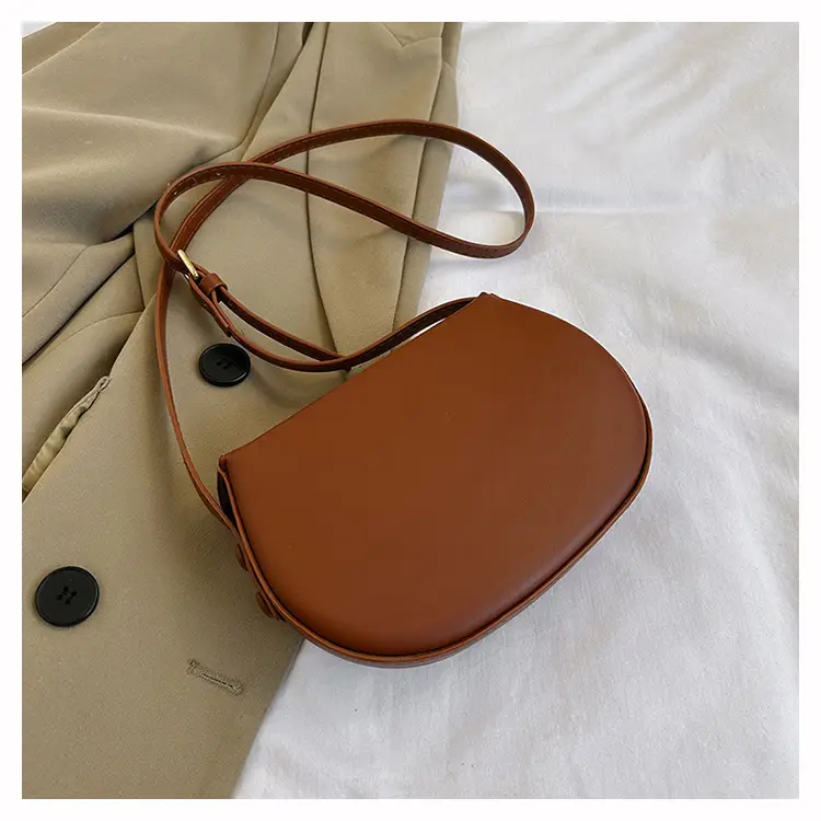 Women's Red Saddle Crossbody Bag 2026 New — feature 40