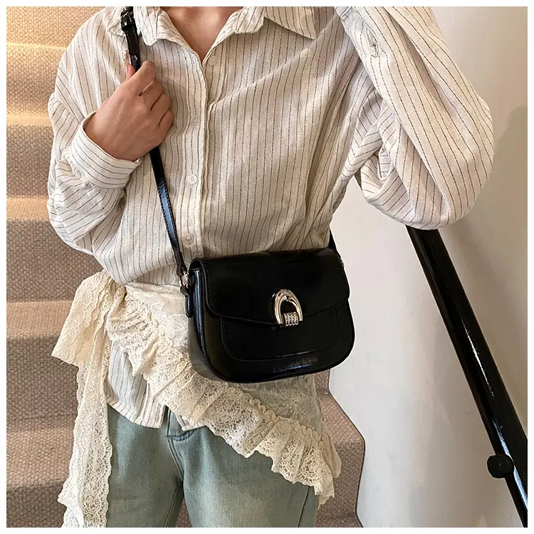 Black Leather Saddle Shoulder Bag for Women 2025 — feature 17