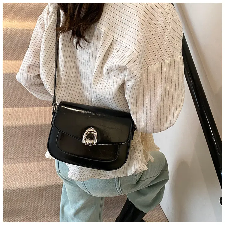 Black Leather Saddle Shoulder Bag for Women 2025 — feature 18