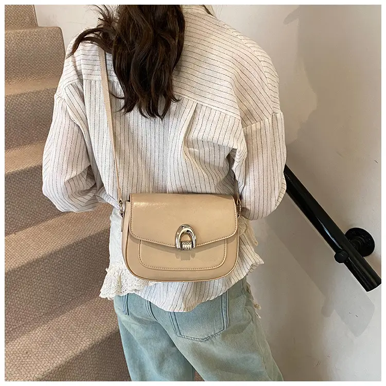Black Leather Saddle Shoulder Bag for Women 2025 — feature 20