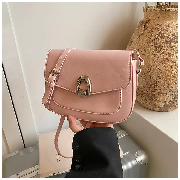 Black Leather Saddle Shoulder Bag for Women 2025 — feature 24