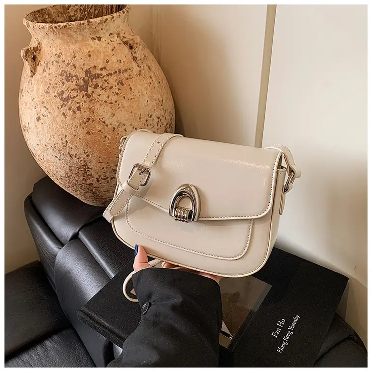 Black Leather Saddle Shoulder Bag for Women 2025 — feature 26