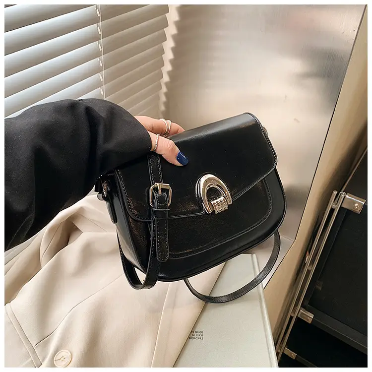 Black Leather Saddle Shoulder Bag for Women 2025 — feature 27