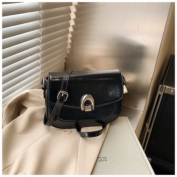 Black Leather Saddle Shoulder Bag for Women 2025 — feature 28