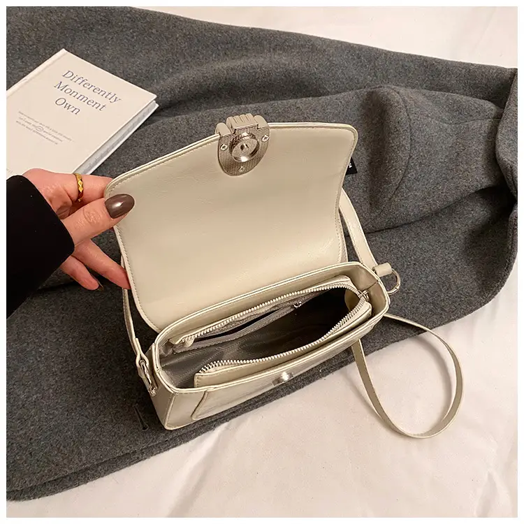 Black Leather Saddle Shoulder Bag for Women 2025 — feature 5