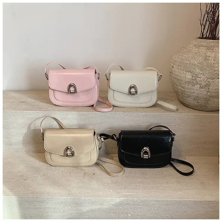 Black Leather Saddle Shoulder Bag for Women 2025 — feature 9