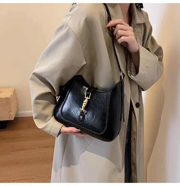 Black French Retro Shoulder Bag for Women 2025 — feature 21