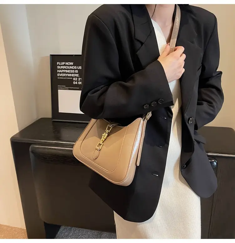 Black French Retro Shoulder Bag for Women 2025 — feature 23