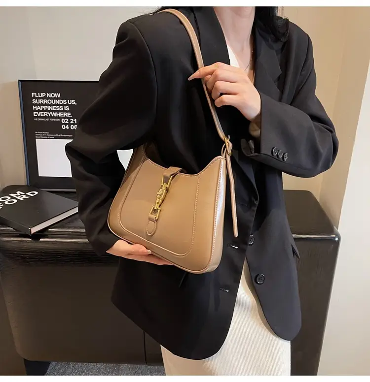 Black French Retro Shoulder Bag for Women 2025 — feature 24