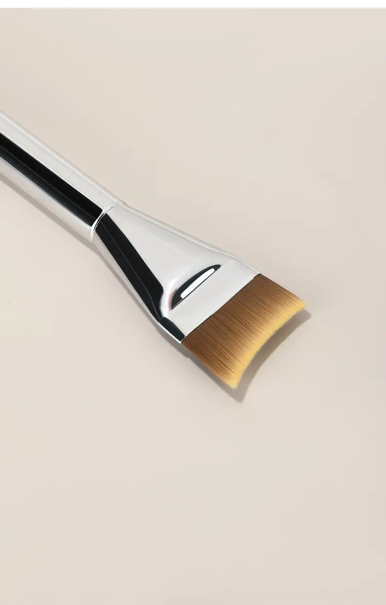 Fishtail Foundation Brush with Dual Tone & Anti-Stick Finish β feature 13