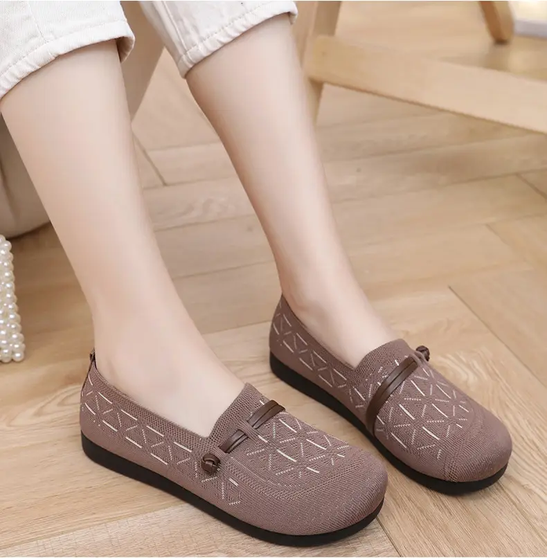 Spring New Style Old Beijing Cloth Shoes for Women, Fly-Knit Breathable Casual Loafers, Comfortable Slip-On Shoes for Middle-Aged and Elderly Mothers — feature 22