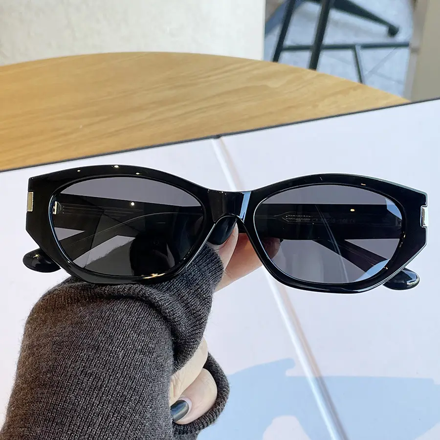 2025 New Cat's Eye Sunglasses Women Men Retro Round Face Polarized UV Protection