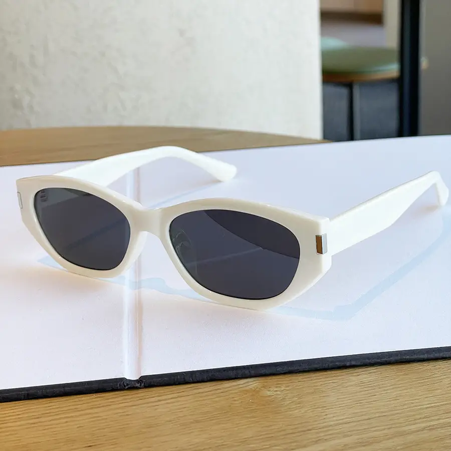 2025 New Cat's Eye Sunglasses Women Men Retro Round Face Polarized UV Protection