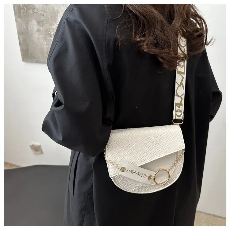 New Color Wide Shoulder Strap Saddle Bag 2025 — feature 12
