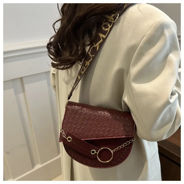 New Color Wide Shoulder Strap Saddle Bag 2025 — feature 13