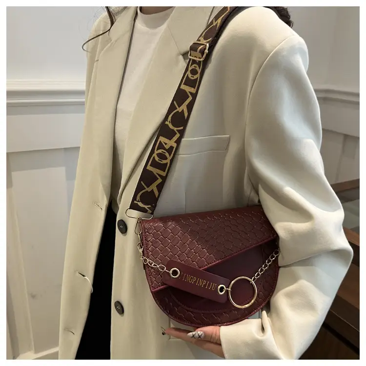 New Color Wide Shoulder Strap Saddle Bag 2025 — feature 14