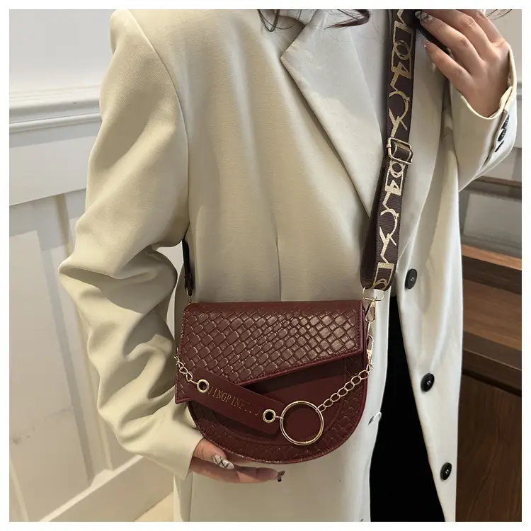 New Color Wide Shoulder Strap Saddle Bag 2025 — feature 15
